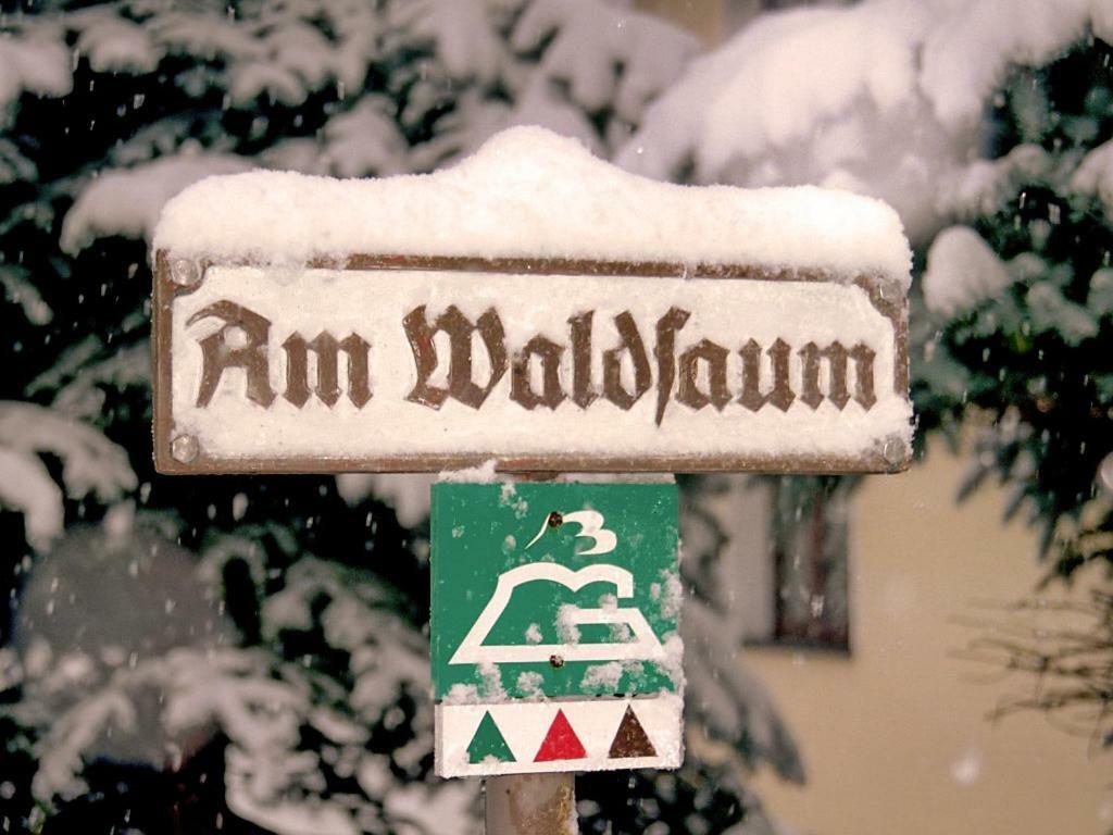 Am Waldsaum *